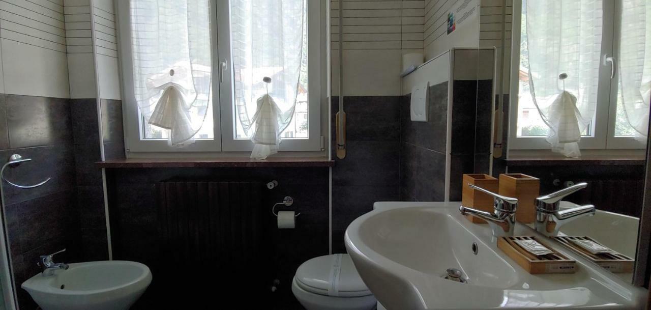 Affittacamere Valchiavenna - Foresteria Lombarda Con Parcheggio Privato Sul Posto! Apprezzata Gestione Familiare Dal 2012, Qualita-Prezzo Top! "Guest-House With Private Parking On Site! Appreciated Family Management Since 2012, Quality-Price Top!" Bagian luar foto