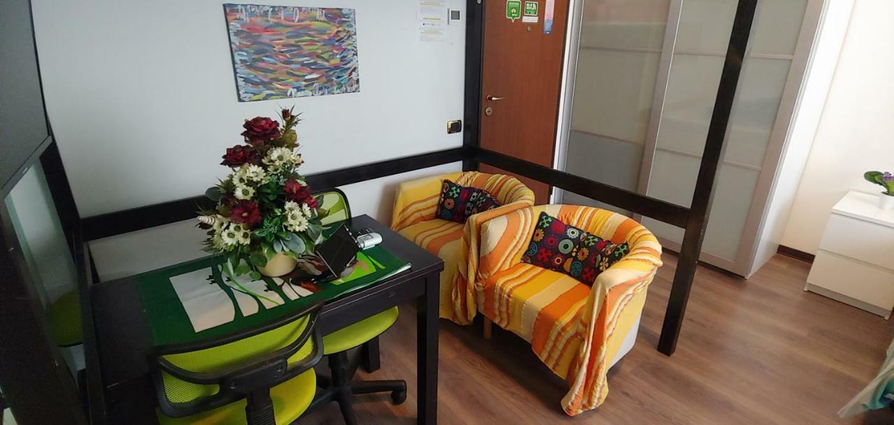 Affittacamere Valchiavenna - Foresteria Lombarda Con Parcheggio Privato Sul Posto! Apprezzata Gestione Familiare Dal 2012, Qualita-Prezzo Top! "Guest-House With Private Parking On Site! Appreciated Family Management Since 2012, Quality-Price Top!" Bagian luar foto