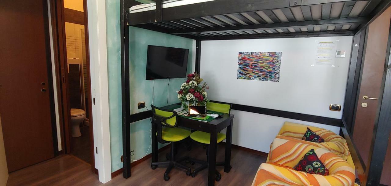 Affittacamere Valchiavenna - Foresteria Lombarda Con Parcheggio Privato Sul Posto! Apprezzata Gestione Familiare Dal 2012, Qualita-Prezzo Top! "Guest-House With Private Parking On Site! Appreciated Family Management Since 2012, Quality-Price Top!" Bagian luar foto