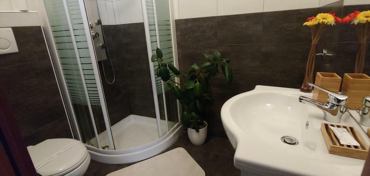 Affittacamere Valchiavenna - Foresteria Lombarda Con Parcheggio Privato Sul Posto! Apprezzata Gestione Familiare Dal 2012, Qualita-Prezzo Top! "Guest-House With Private Parking On Site! Appreciated Family Management Since 2012, Quality-Price Top!" Bagian luar foto
